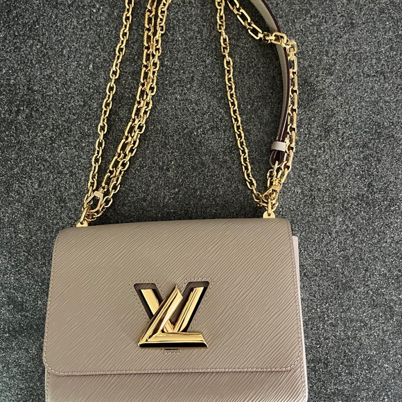 The Louis Vuitton Epi Twist L - Picture 1 of 5